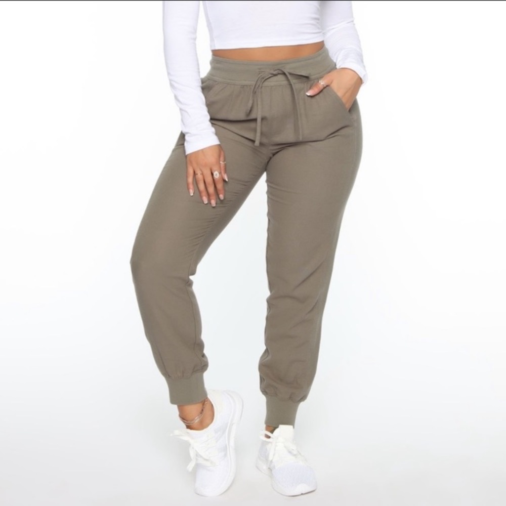 BRAND NWT FASHIONNOVA JOGGERS